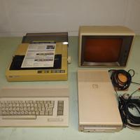 Computer vintage Commodore C64C con accessori