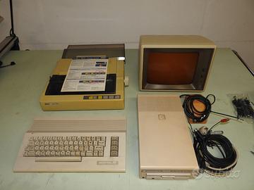 Computer vintage Commodore C64C con accessori
