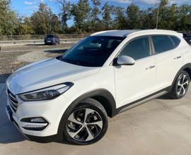 HYUNDAI Tucson 1.7 CRDi XPossible *GARANZIA*