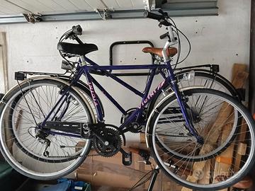 Coppia City bike Vicini uomo e donna