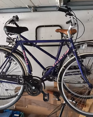 Coppia City bike Vicini uomo e donna