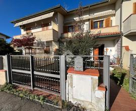 CASA SEMINDIPENDENTE A CAMPI BISENZIO