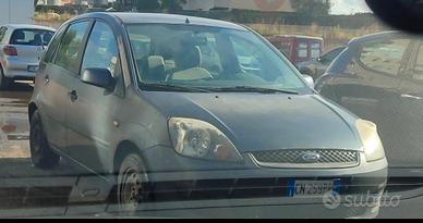 Ford fiesta  Ghia 1.4 TDCI anno 2004 