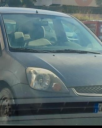 Ford fiesta  Ghia 1.4 TDCI anno 2004 
