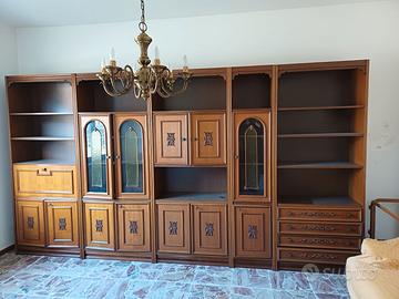 Dono questi mobili a chi li ritira