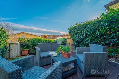 VILLA A SCHIERA CENTRALE A OLBIA