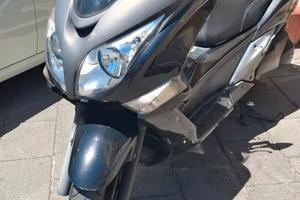 Scooter honda Sw-t400