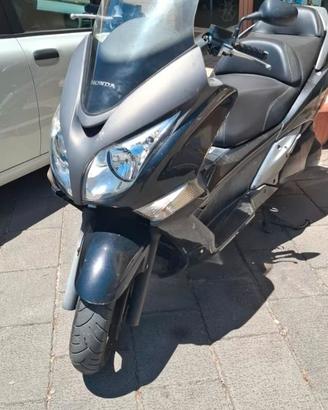 Scooter honda Sw-t400