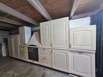 cucina completa di elettrodomestici 