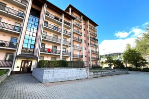 CINQUE LOCALI IN VIA CROIX NOIRE