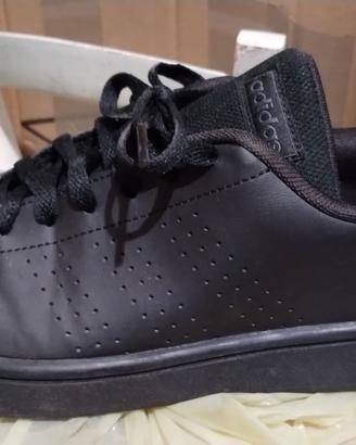 Scarpa adidas nera