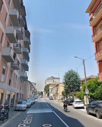 TRILOCALE con BALCONE in ZONA SERVITA a Pavia