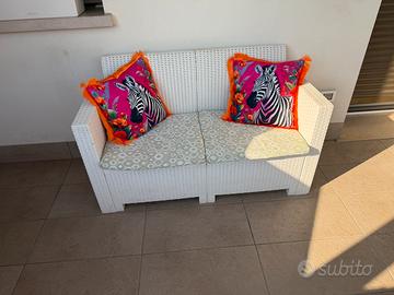 Divanetto in rattan bianco