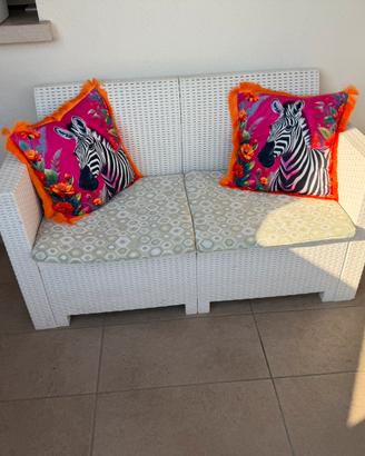 Divanetto in rattan bianco