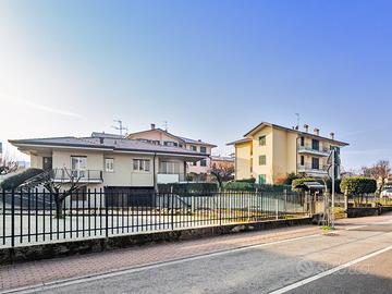 Villetta singola con ampio giardino - molteno (lc)