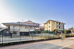 Villetta singola con ampio giardino - molteno (lc)