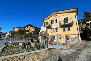 BIFAMILIARE A MONTIGNOSO