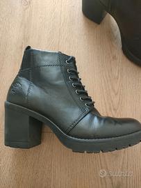 Stivaletto con tacco nero