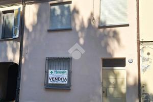 CASA SEMINDIPENDENTE A BAGNACAVALLO
