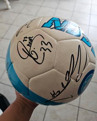 pallone con firme di calciatori  del 3 scudetto 