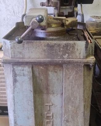 Vecchia troncatrice a disco