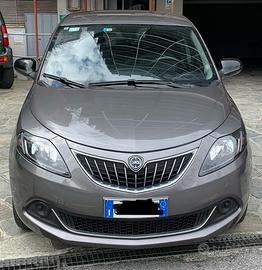 Lancia Ypsilon 1.0 firefly hybrid Silver