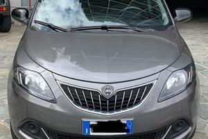 Lancia Ypsilon 1.0 firefly hybrid Silver