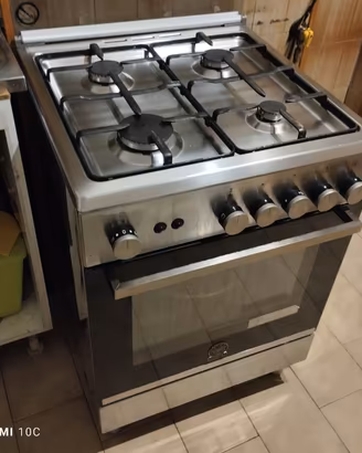 Cucina a gas marca GERMANIA 4 fuochi 100 euro
