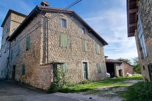 Rustico / Casale di 395 m² con 5 locali e box auto
