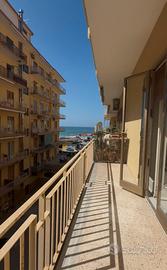 Appartamento di ampia metratura, vista mare