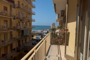 Appartamento di ampia metratura, vista mare