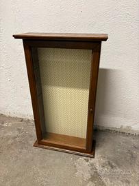 vetrinetta a muro in vetro e legno