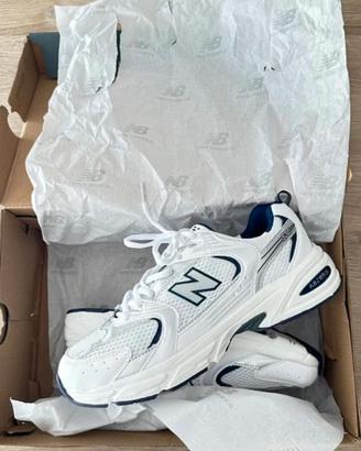 New Balance 530 blanches et bleu marine