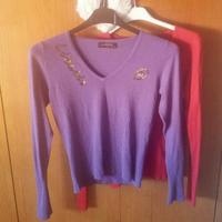 Maglioncino in viola e rosso