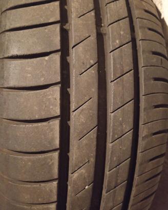 Gomme auto 195 65 r15