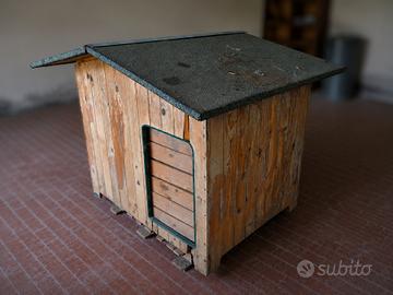 Cuccia per cane grande in legno