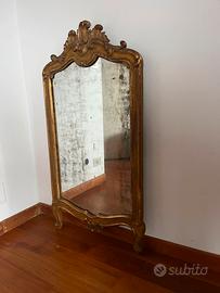 Specchiera antica in legno intagliato e dorato