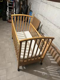 Lettino in legno massello con cassetto