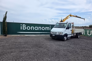 Renault Master cassone fisso e grù