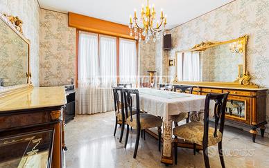 Elegante 3 locali ristrutturato al 7° piano con ba