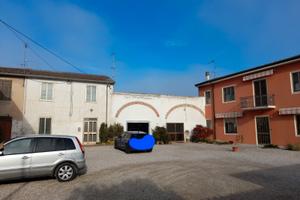 Casa indipendente e case da rustrutturare