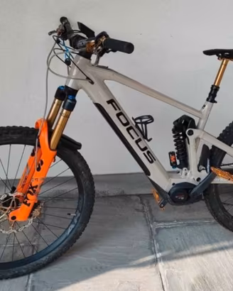 E-Bike Enduro Focus Sam2 6.9 anno 2024