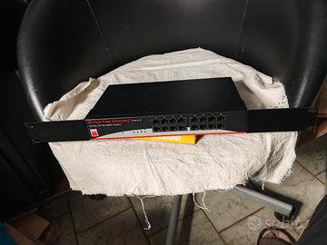 Switch di Rete Lindy 16 Porte più lotto Rack 19"