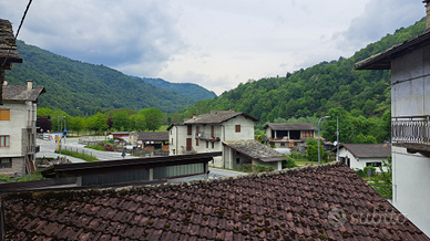 Bilocale con bagno e balcone