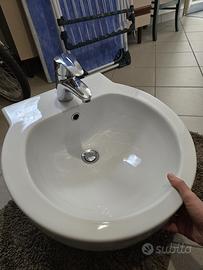 lavandino bagno sospeso e Miscelatore Hansa grohe