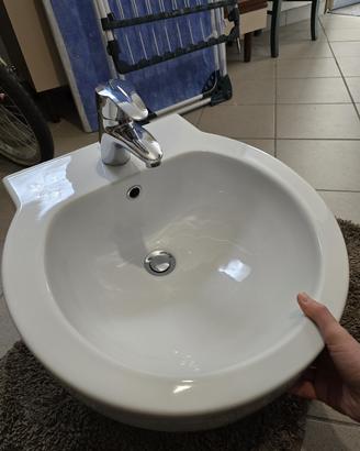 lavandino bagno sospeso e Miscelatore Hansa grohe
