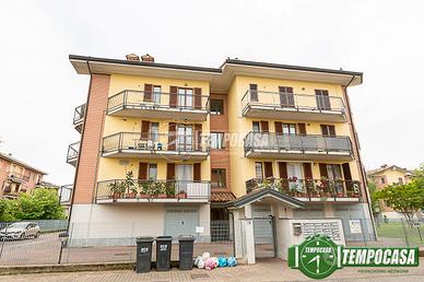 3 LOCALI CON BOX AL PRIMO PIANO CON ASCENSORE