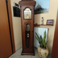 Orologio a Pendolo da Pavimento in Legno – Stile C