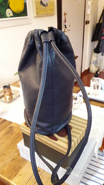 Borsa-secchiello-zaino Gemel in pelle blu