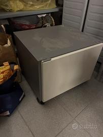 Mobiletto metallo com ruote